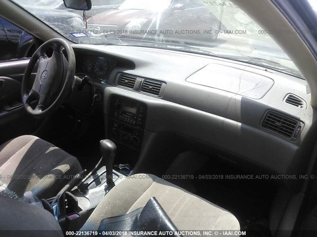 JT2BG22K8X0296581 - 1999 TOYOTA CAMRY LE/XLE TAN photo 5