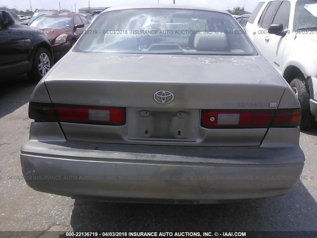 JT2BG22K8X0296581 - 1999 TOYOTA CAMRY LE/XLE TAN photo 6