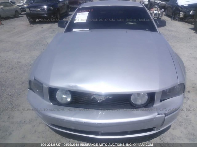 1ZVHT82H665255045 - 2006 FORD MUSTANG GT SILVER photo 6