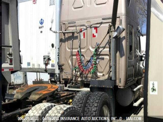 1FUJGLCK89LAE8878 - 2009 FREIGHTLINER CASCADIA 125  GOLD photo 3