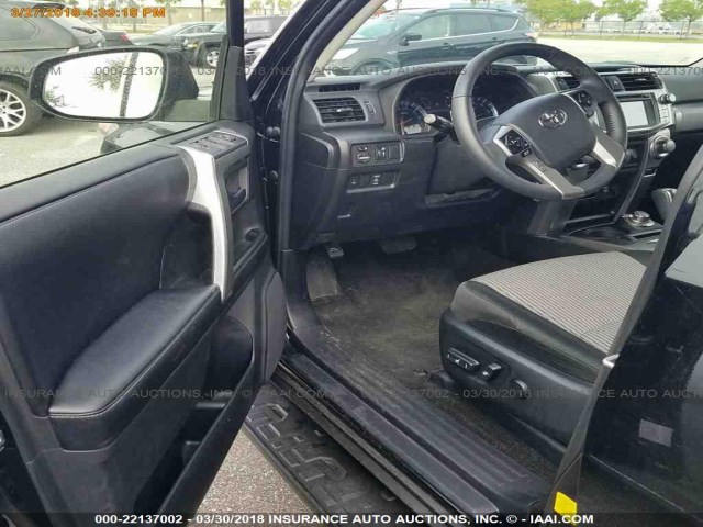 JTEBU5JR8H5433681 - 2017 TOYOTA 4RUNNER SR5 PREM/LTDL/TRAIL/TRD BLACK photo 17