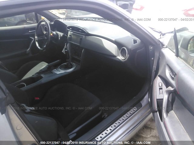 JF1ZNAA13F9709392 - 2015 TOYOTA SCION FR-S SILVER photo 5