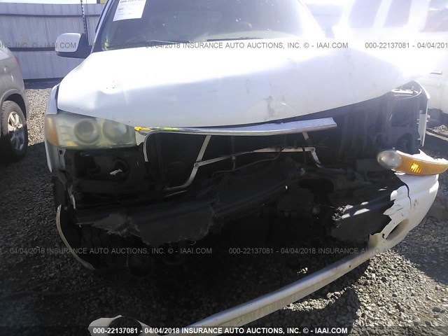 1GKEK63UX2J260196 - 2002 GMC DENALI WHITE photo 6