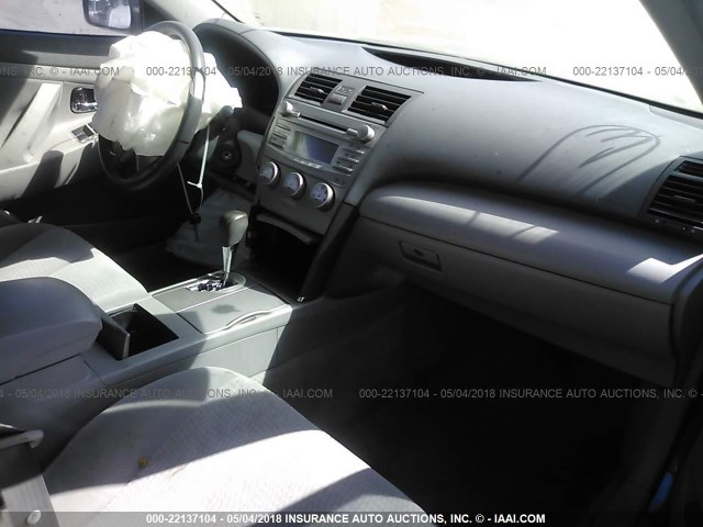 4T1BF3EK9AU030686 - 2010 TOYOTA CAMRY SE/LE/XLE 灰色 照片 5
