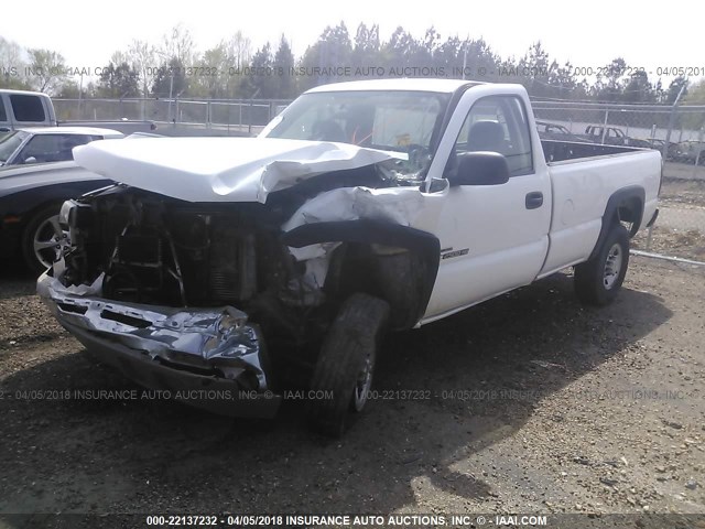 1GCHC24235E196267 - 2005 CHEVROLET SILVERADO C2500 HEAVY DUTY WHITE photo 2