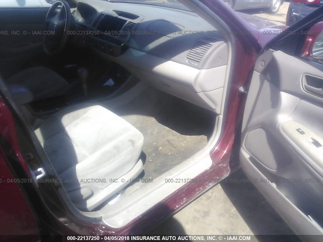 4T1BF32K22U007708 - 2002 TOYOTA CAMRY LE/XLE/SE მუქწითელი ფოტო 5
