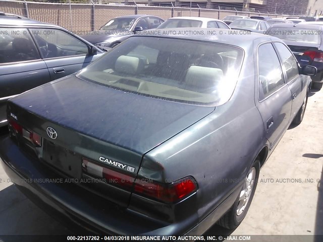 4T1BG22K2VU017005 - 1997 TOYOTA CAMRY CE/LE/XLE 绿色 照片 4