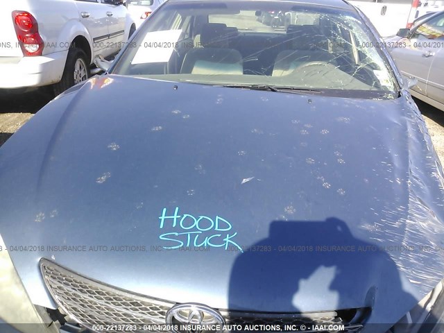 4T1BE32K82U512574 - 2002 TOYOTA CAMRY LE/XLE/SE ღია ლურჯი ფოტო 10