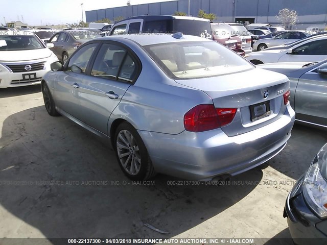 WBAPH5G58BNM74576 - 2011 BMW 328 I SULEV Light Blue photo 3