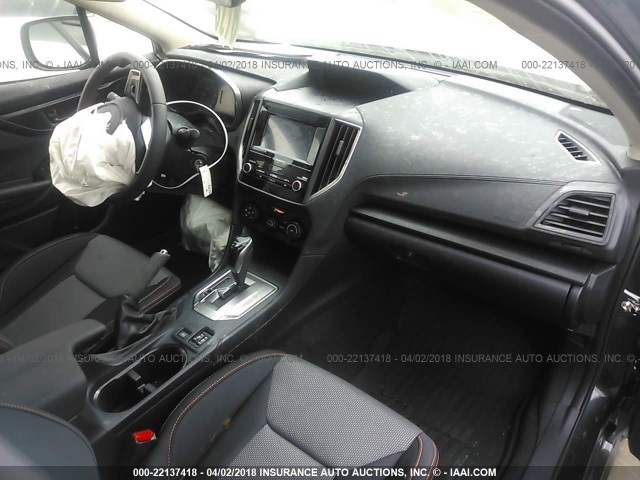 JF2GTABC3JH292167 - 2018 SUBARU CROSSTREK PREMIUM ნაცრისფერი ფოტო 5