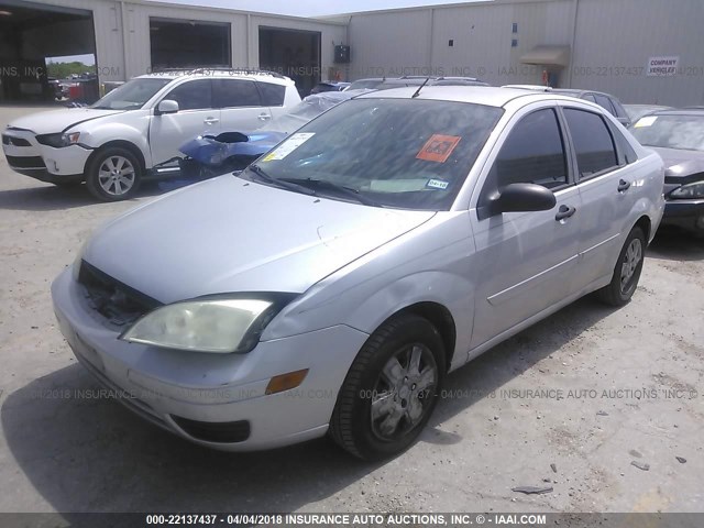 1FAFP34N77W244769 - 2007 FORD FOCUS ZX4/S/SE/SES 银色 照片 2