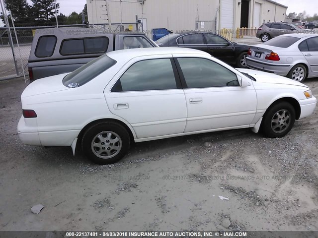 4T1BG22K3WU245418 - 1998 TOYOTA CAMRY CE/LE/XLE 白色 照片 4