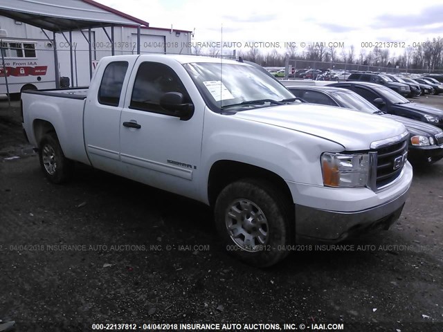 2GTEC19C681220159 - 2008 GMC SIERRA C1500 WHITE photo 1