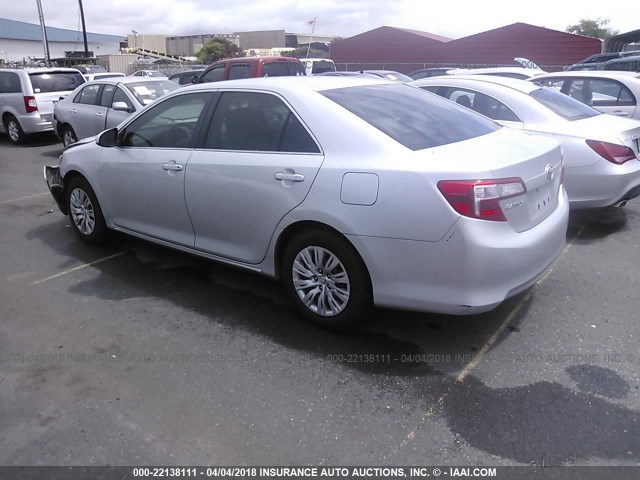 4T1BF1FK1CU005738 - 2012 TOYOTA CAMRY SE/LE/XLE SILVER photo 3