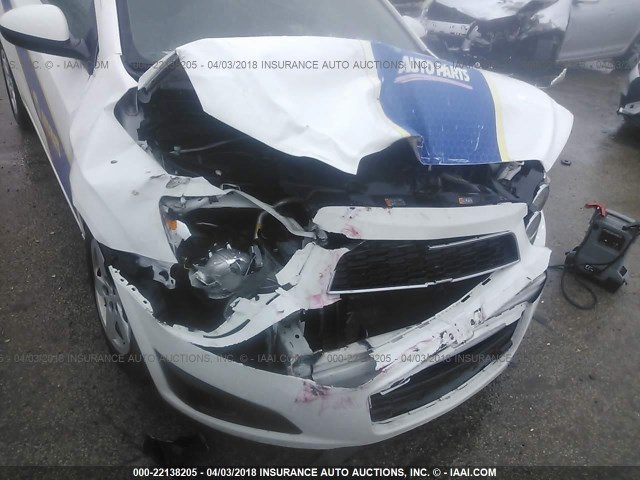 1G1JA6SH8D4226009 - 2013 CHEVROLET SONIC LS 白色 照片 6