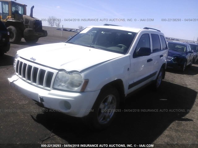 1J4HR48N35C727648 - 2005 JEEP GRAND CHEROKEE LAREDO/COLUMBIA/FREEDOM WHITE photo 2