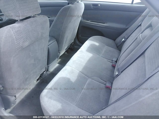 4T1BE32K32U017957 - 2002 TOYOTA CAMRY LE/XLE/SE ვერცხლისფერი ფოტო 8