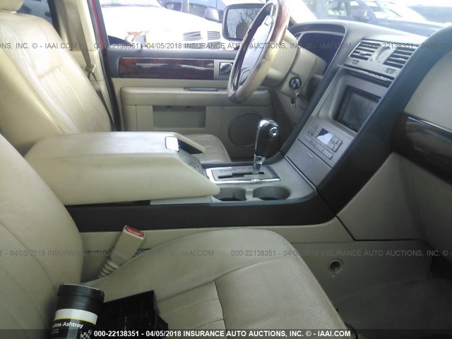 5LMFU28535LJ04927 - 2005 LINCOLN NAVIGATOR RED photo 5