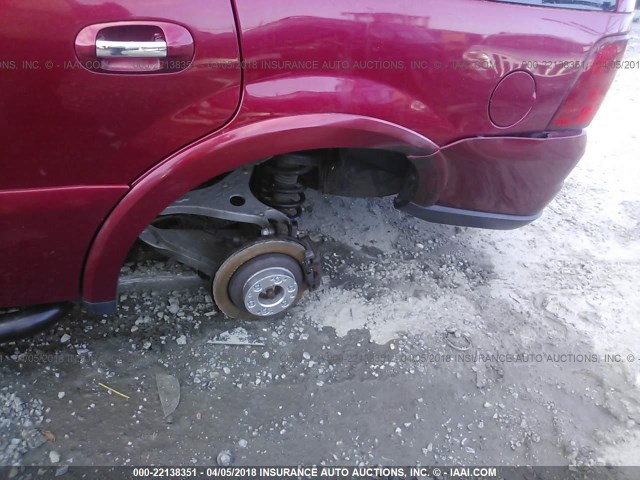 5LMFU28535LJ04927 - 2005 LINCOLN NAVIGATOR RED photo 6