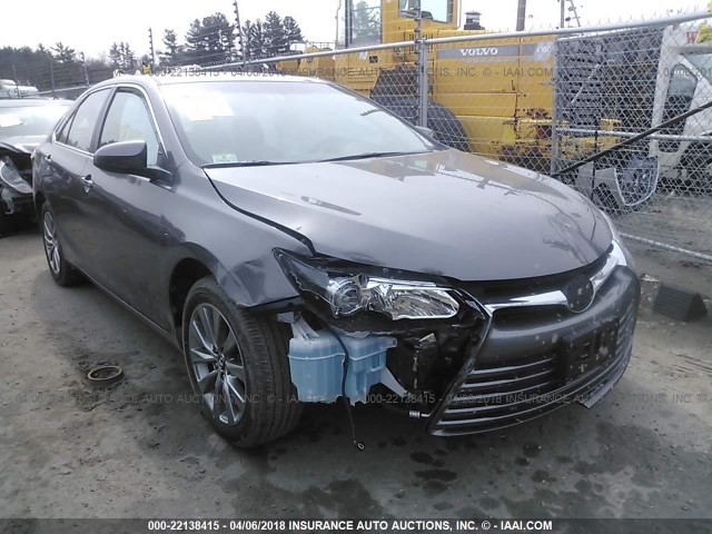 4T1BF1FK5HU445887 - 2017 TOYOTA CAMRY LE/XLE/SE/XSE GRAY photo 6