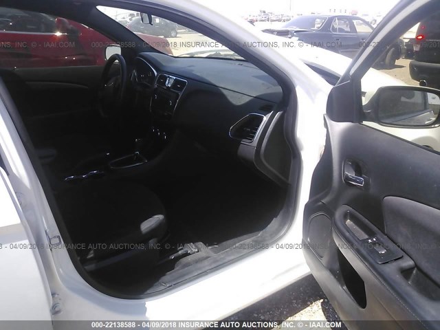 1C3CCBAB8DN669257 - 2013 CHRYSLER 200 LX WHITE photo 5