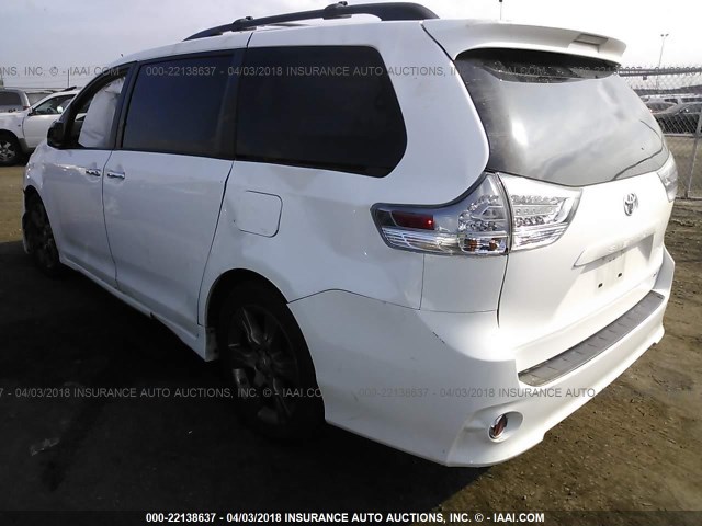 5TDXK3DC1GS717755 - 2016 TOYOTA SIENNA SE WHITE photo 3