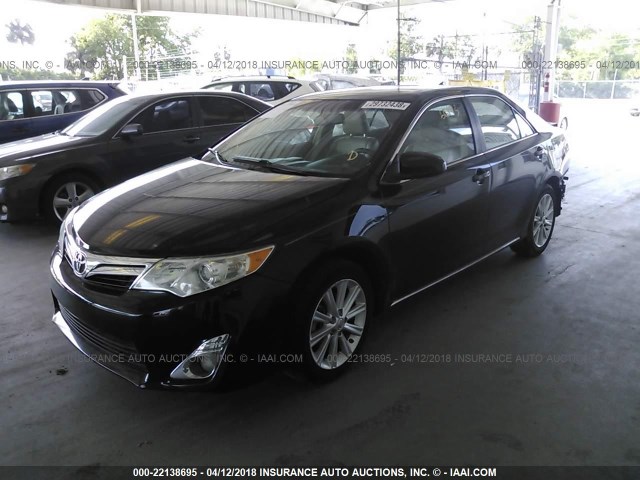 4T1BK1FK0DU526480 - 2013 TOYOTA CAMRY SE/XLE BLACK photo 2