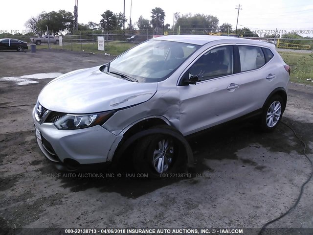 JN1BJ1CP6JW103378 - 2018 NISSAN ROGUE SILVER photo 2