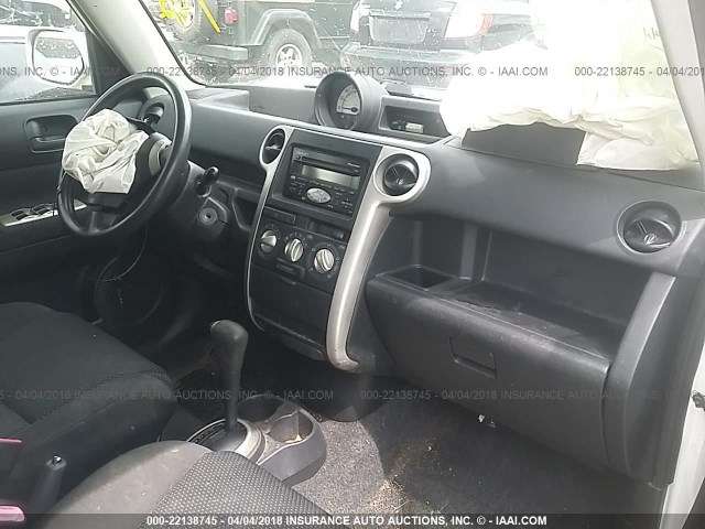 JTLKT324454027000 - 2005 TOYOTA SCION XB თეთრი ფოტო 5