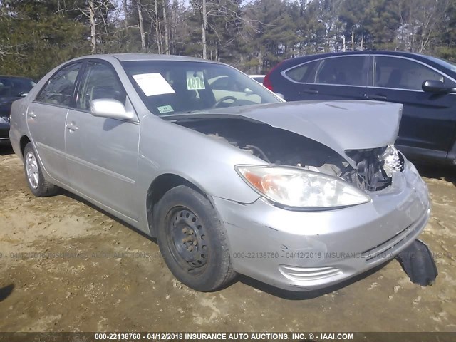 4T1BE32K82U526264 - 2002 TOYOTA CAMRY LE/XLE/SE SILVER photo 1