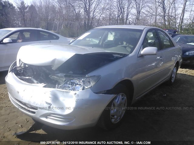 4T1BE32K82U526264 - 2002 TOYOTA CAMRY LE/XLE/SE SILVER photo 2