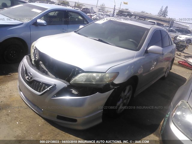 4T1BE46K17U589813 - 2007 TOYOTA CAMRY NEW GENERAT CE/LE/XLE/SE SILVER photo 2