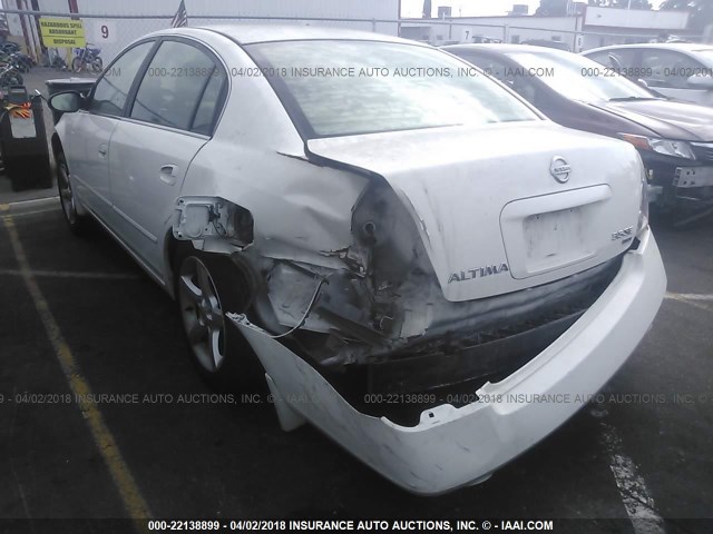 1N4BL11DX5C265768 - 2005 NISSAN ALTIMA SE/SL/SE-R WHITE photo 3