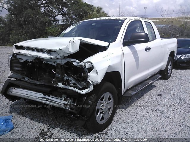 5TFRM5F15GX099974 - 2016 TOYOTA TUNDRA DOUBLE CAB SR/SR5 WHITE photo 2