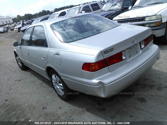 4T1BG22K41U097613 - 2001 TOYOTA CAMRY CE/LE/XLE 银色 照片 3