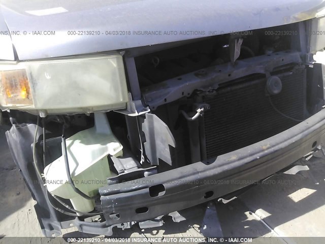 JTLKT324940134405 - 2004 TOYOTA SCION XB GRAY photo 6