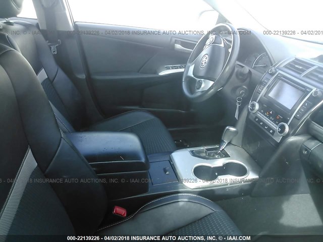 4T1BF1FK3DU274101 - 2013 TOYOTA CAMRY L/SE/LE/XLE SILVER photo 5