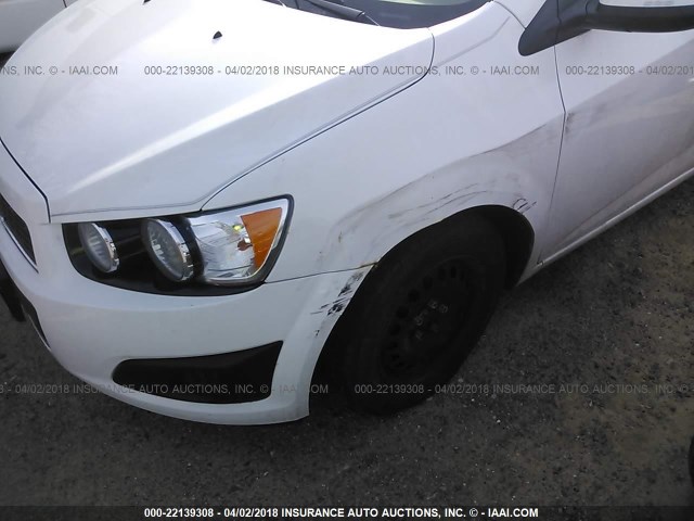 1G1JA5SH6D4138733 - 2013 CHEVROLET SONIC LS WHITE photo 6