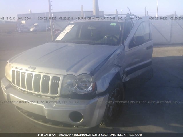 1J4GS48K05C500701 - 2005 JEEP GRAND CHEROKEE LAREDO/COLUMBIA/FREEDOM 银色 照片 2