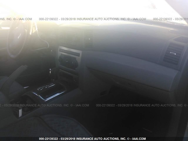 1J4GS48K05C500701 - 2005 JEEP GRAND CHEROKEE LAREDO/COLUMBIA/FREEDOM 银色 照片 5