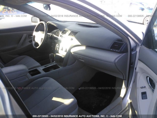 4T1BE46K29U317550 - 2009 TOYOTA CAMRY SE/LE/XLE 银色 照片 5