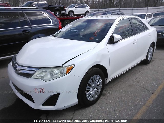 4T1BF1FK9DU233861 - 2013 TOYOTA CAMRY L/SE/LE/XLE WHITE photo 2