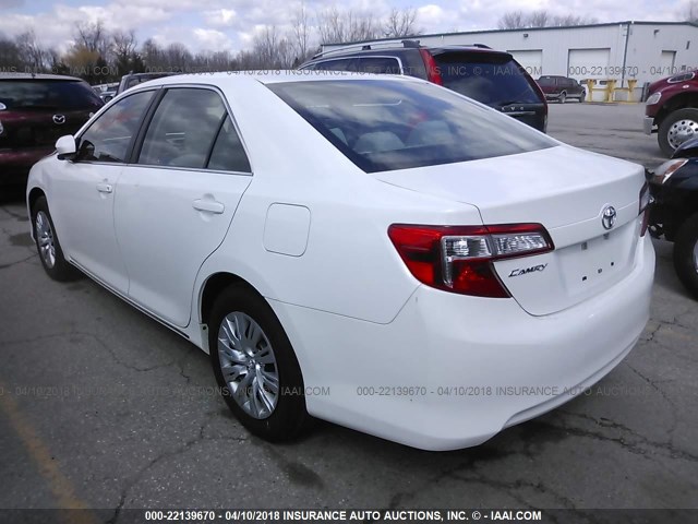 4T1BF1FK9DU233861 - 2013 TOYOTA CAMRY L/SE/LE/XLE WHITE photo 3