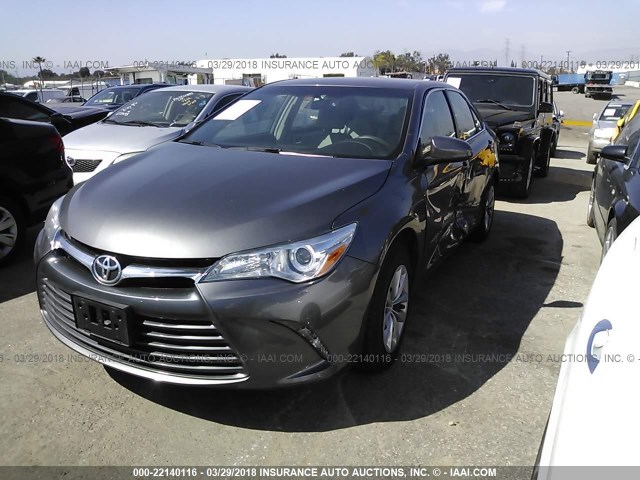 4T4BF1FK6GR571437 - 2016 TOYOTA CAMRY LE/XLE/SE/XSE GRAY photo 2