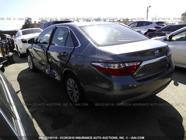 4T4BF1FK6GR571437 - 2016 TOYOTA CAMRY LE/XLE/SE/XSE GRAY photo 3