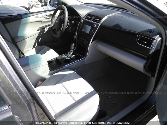 4T4BF1FK6GR571437 - 2016 TOYOTA CAMRY LE/XLE/SE/XSE GRAY photo 5