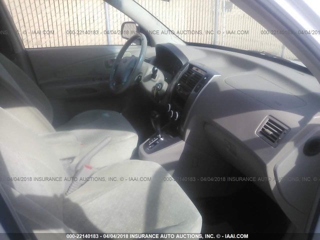 KM8JN12D05U222139 - 2005 HYUNDAI TUCSON GLS/LX WHITE photo 5