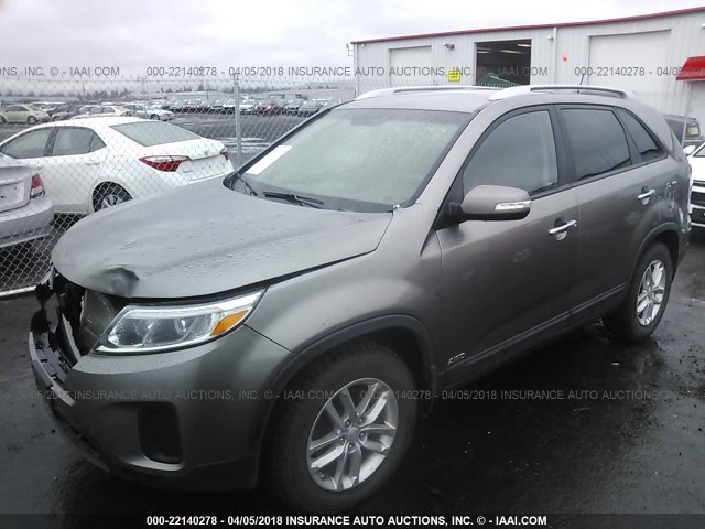 5XYKTDA71EG425442 - 2014 KIA SORENTO LX SILVER photo 2