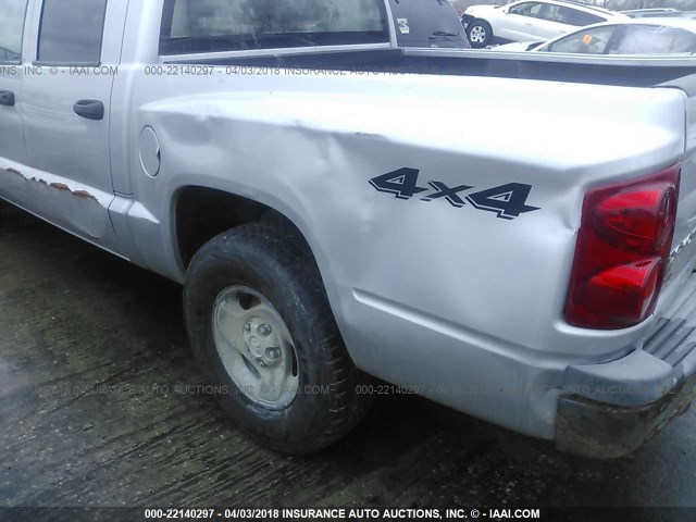 1D7HW28N45S226556 - 2005 DODGE DAKOTA QUAD/ST SILVER photo 6