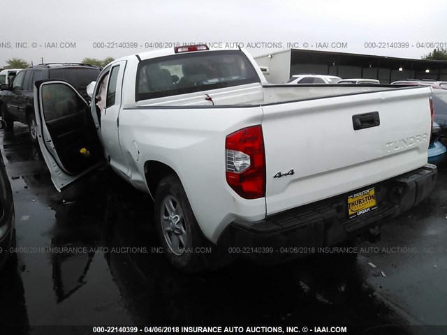 5TFUM5F18JX074603 - 2018 TOYOTA TUNDRA DOUBLE CAB SR/SR5 WHITE photo 3